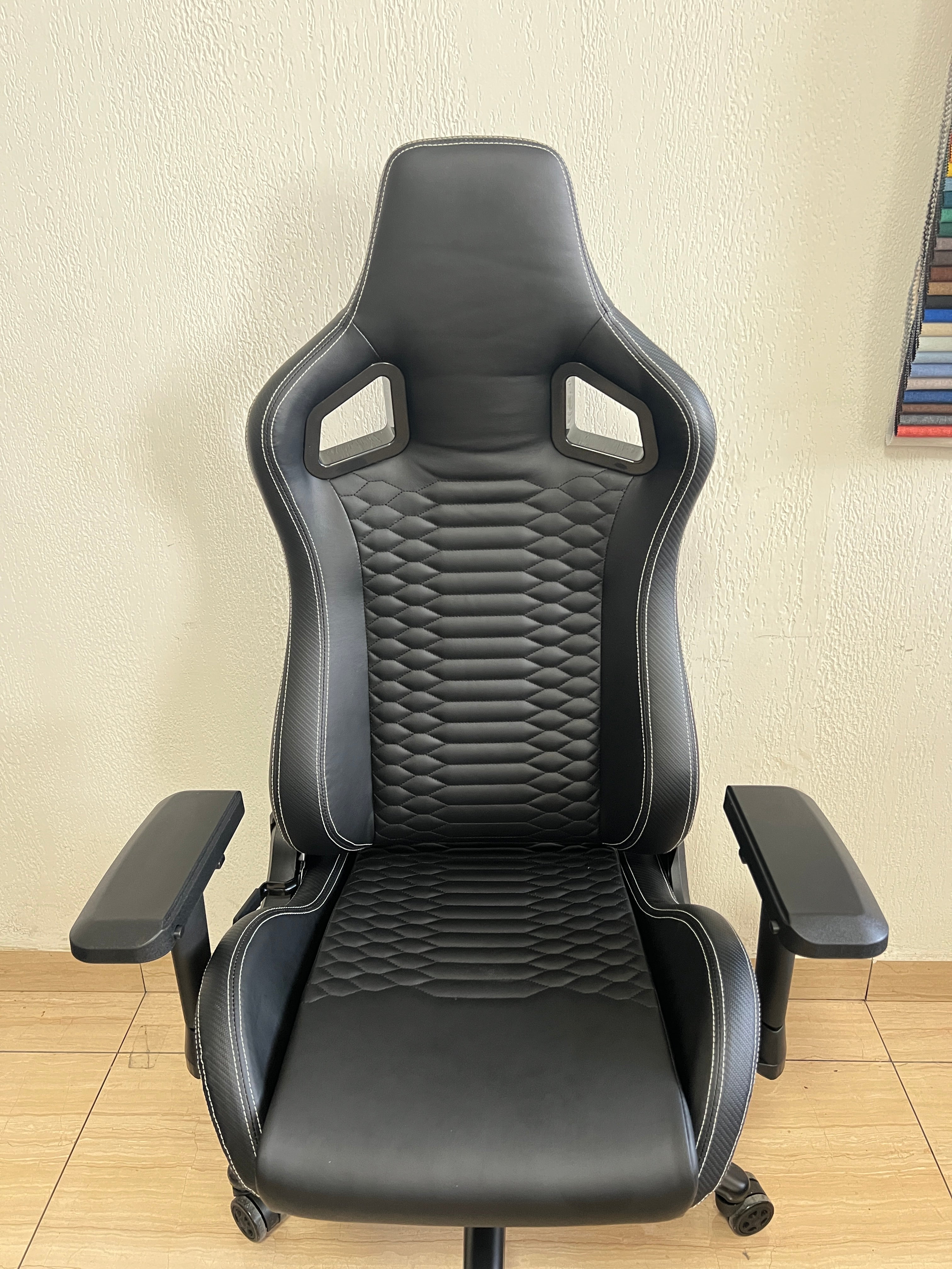 JOHOOFURNITURE Hunchback-style gaming chair PU PVC Black color HA08