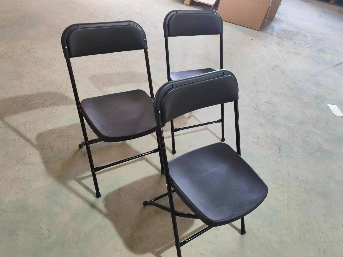 Favourible Price Promotion Black and White color Folding plastic chairs Outside Party Used