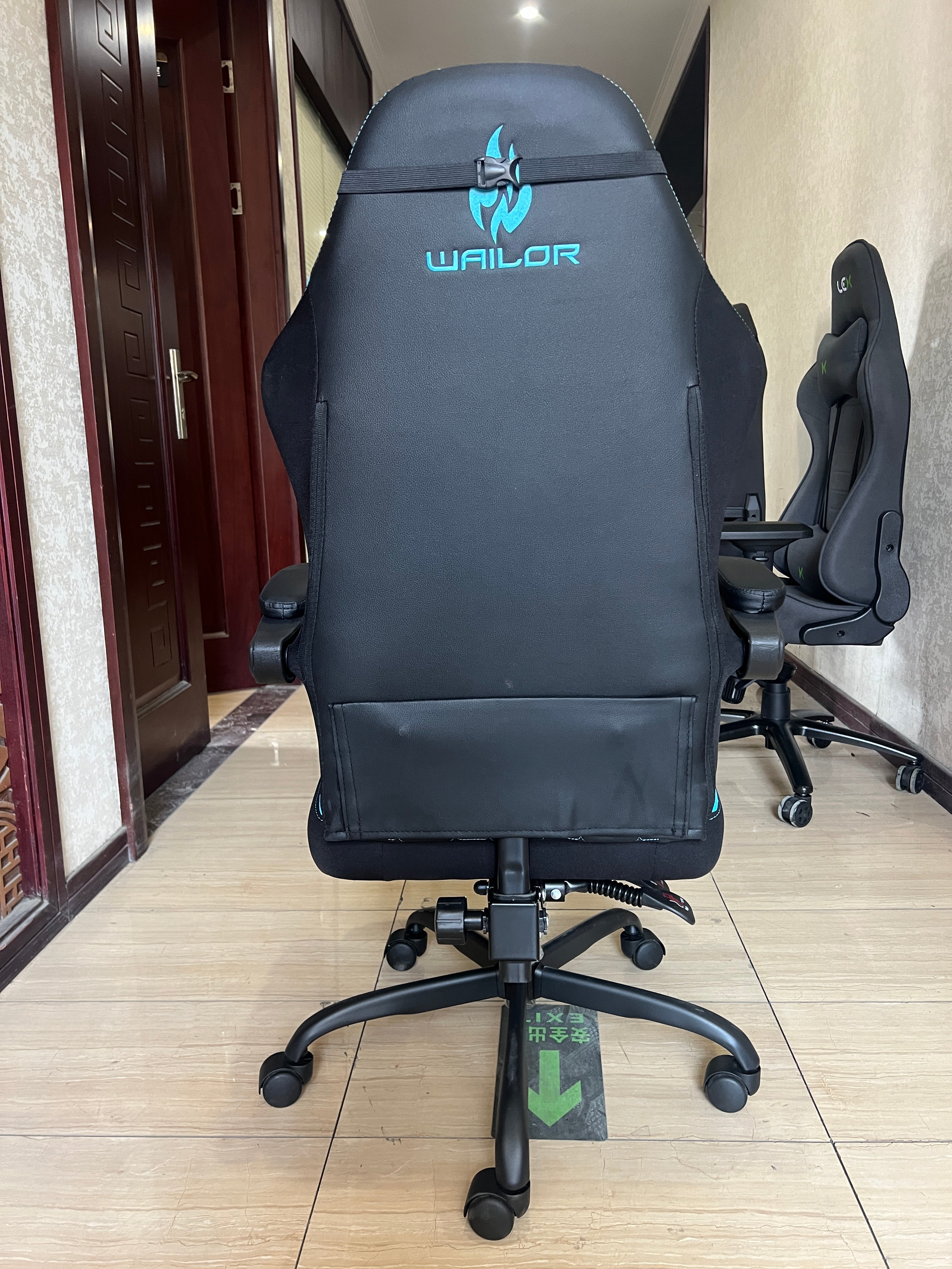 JOHOOFURNITURE Spring-enhanced cushioning for superior comfort gaming Chair HA02