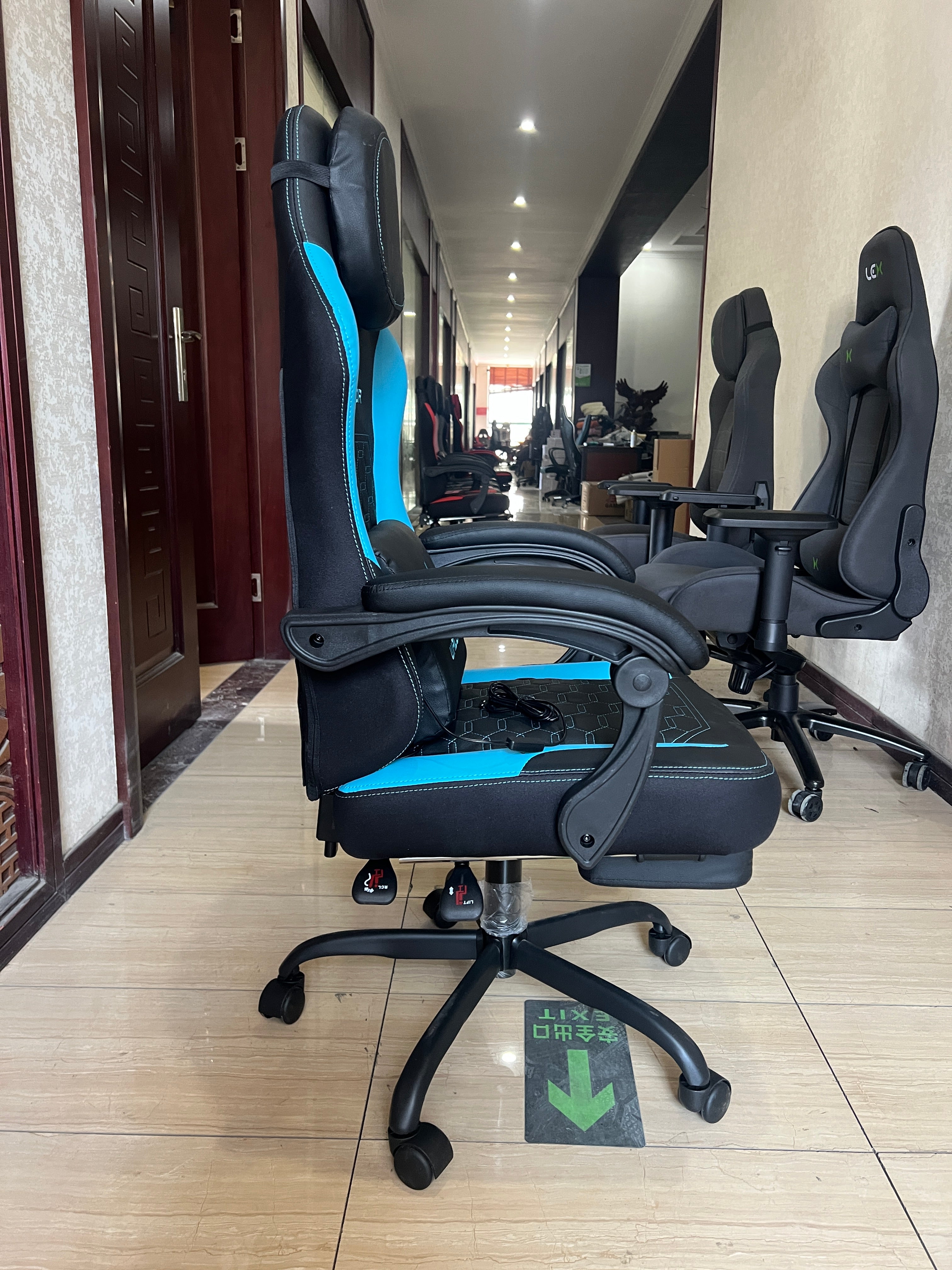 JOHOOFURNITURE Spring-enhanced cushioning for superior comfort gaming Chair HA02