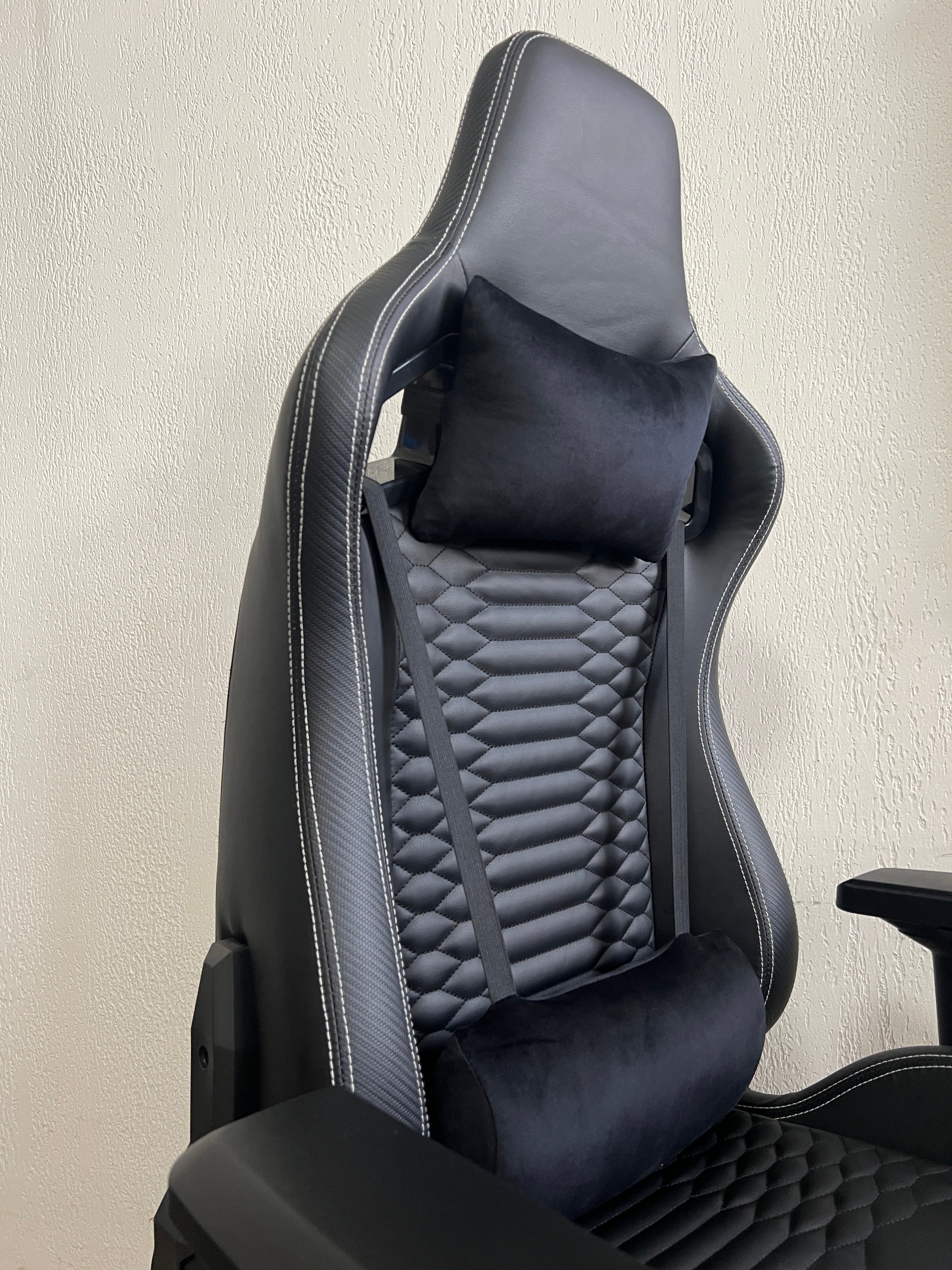 JOHOOFURNITURE  Hunchback-style gaming chair PU PVC Black color HA08