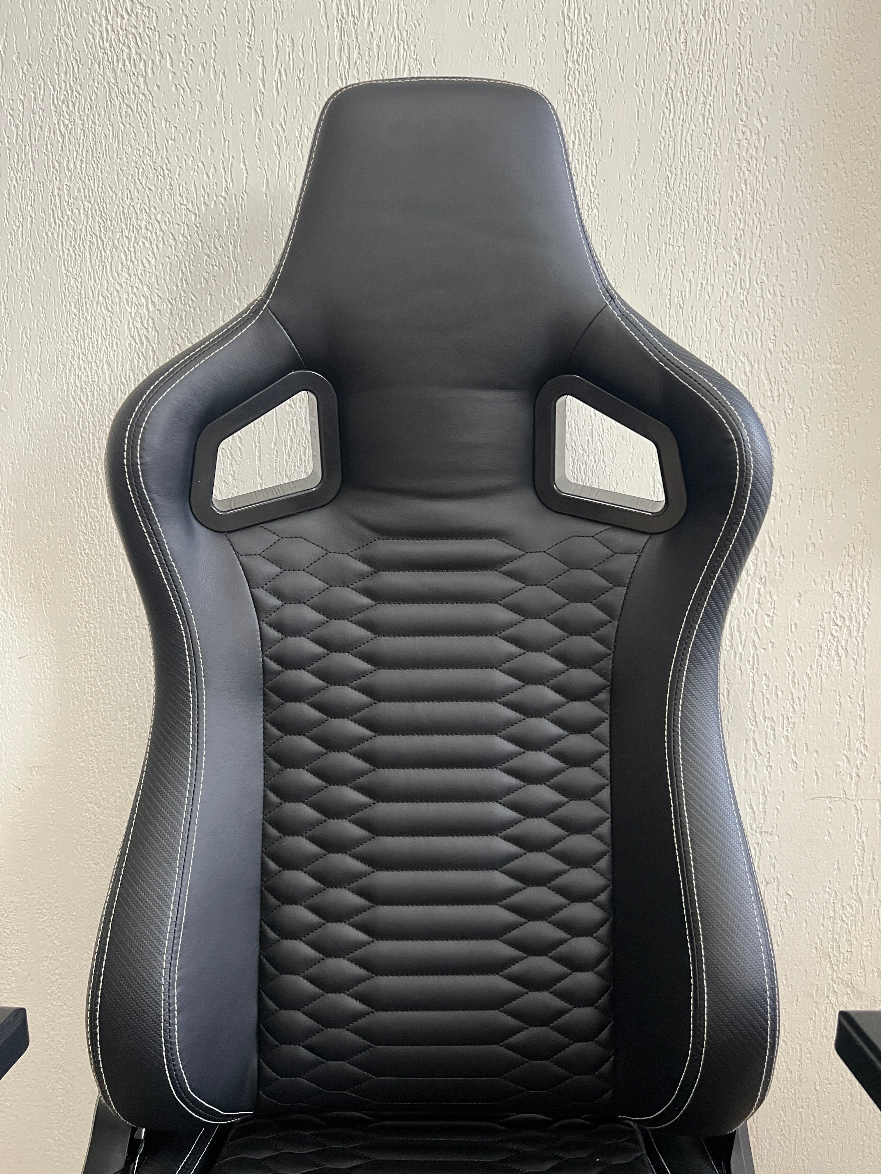 JOHOOFURNITURE  Hunchback-style gaming chair PU PVC Black color HA08