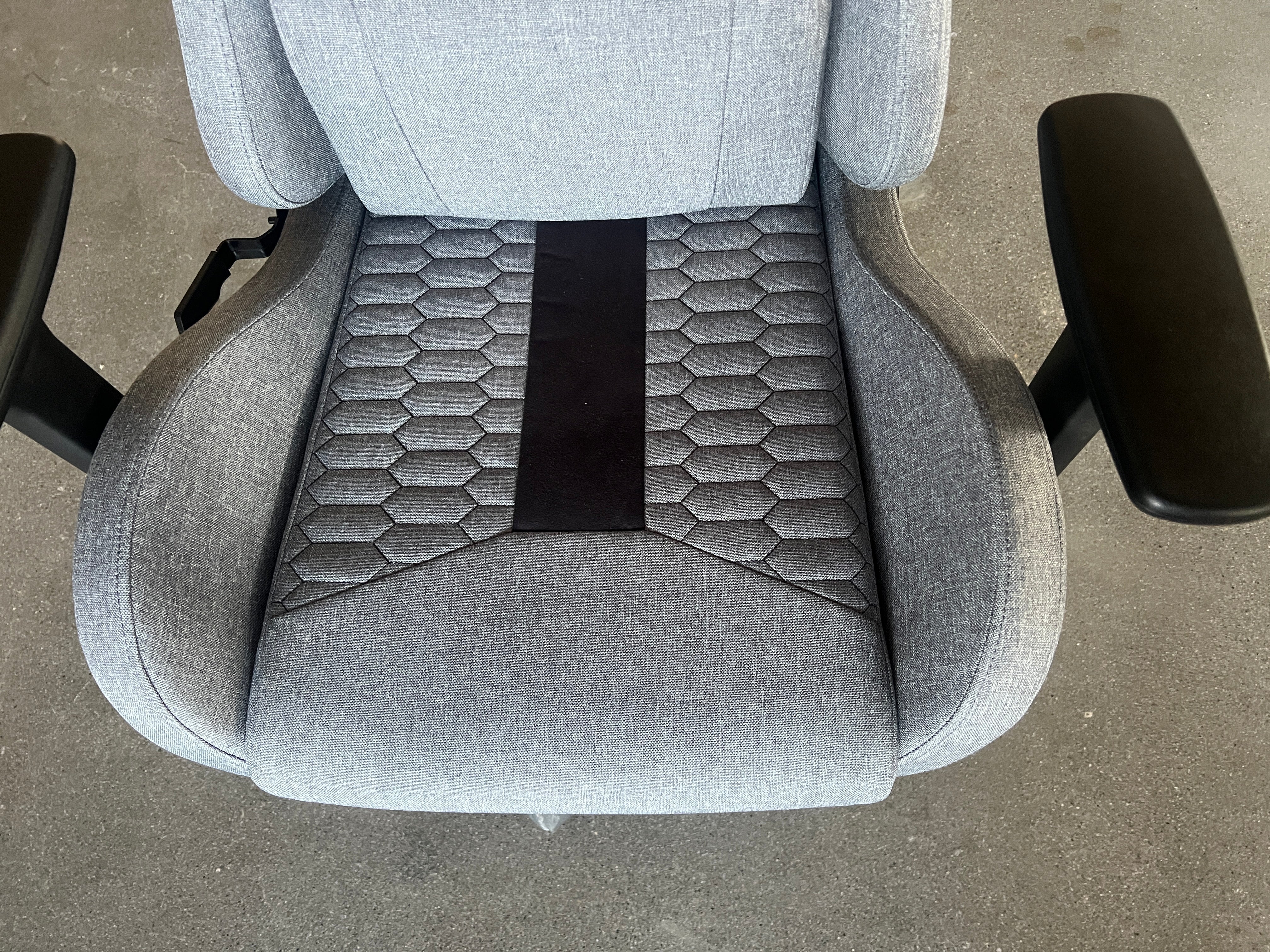 JOHOOFURNITURE Hexagonal Honeycomb Pattern Sports-style Gaming Chair HA01