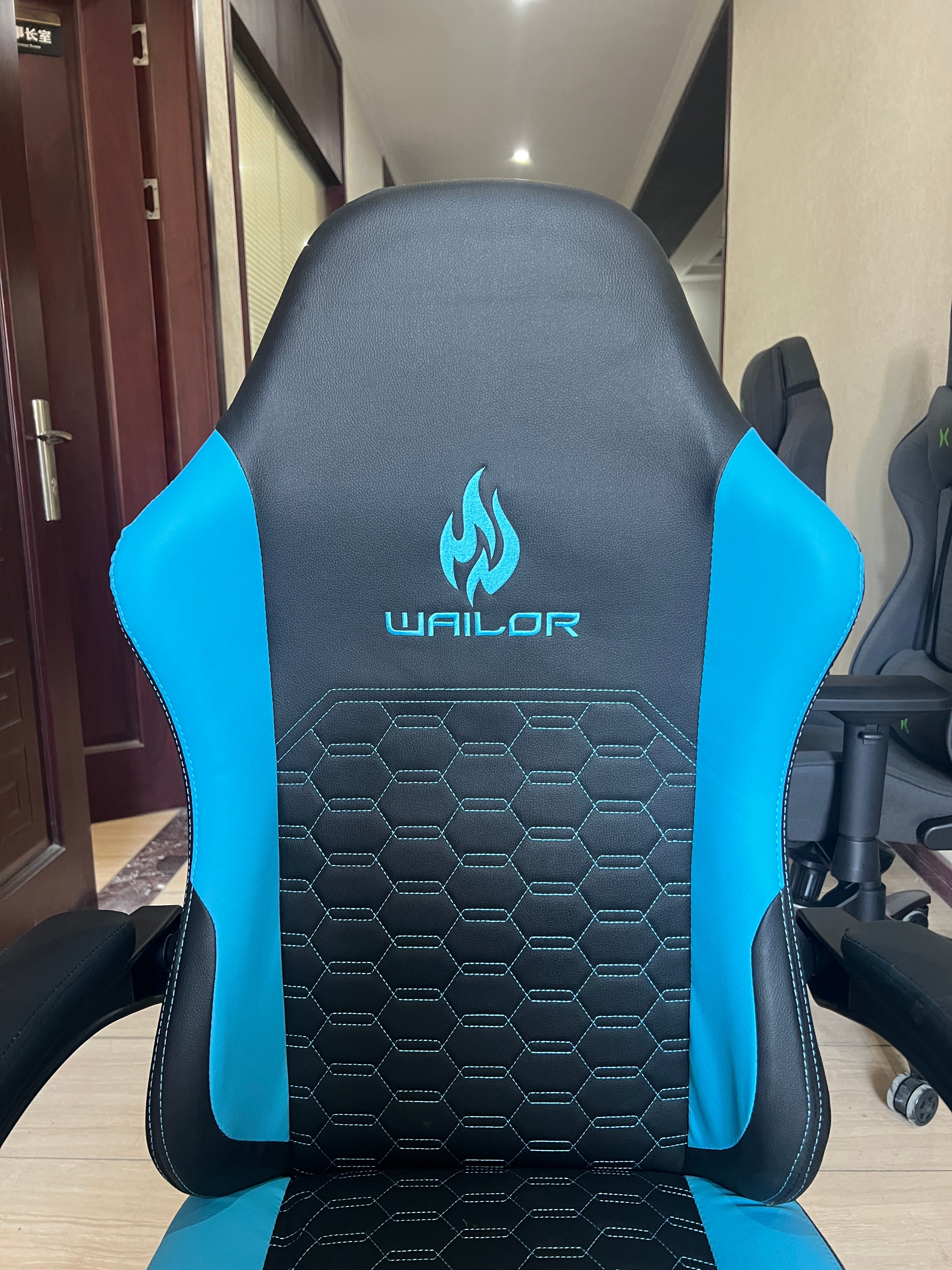 JOHOOFURNITURE Spring-enhanced cushioning for superior comfort gaming Chair HA02