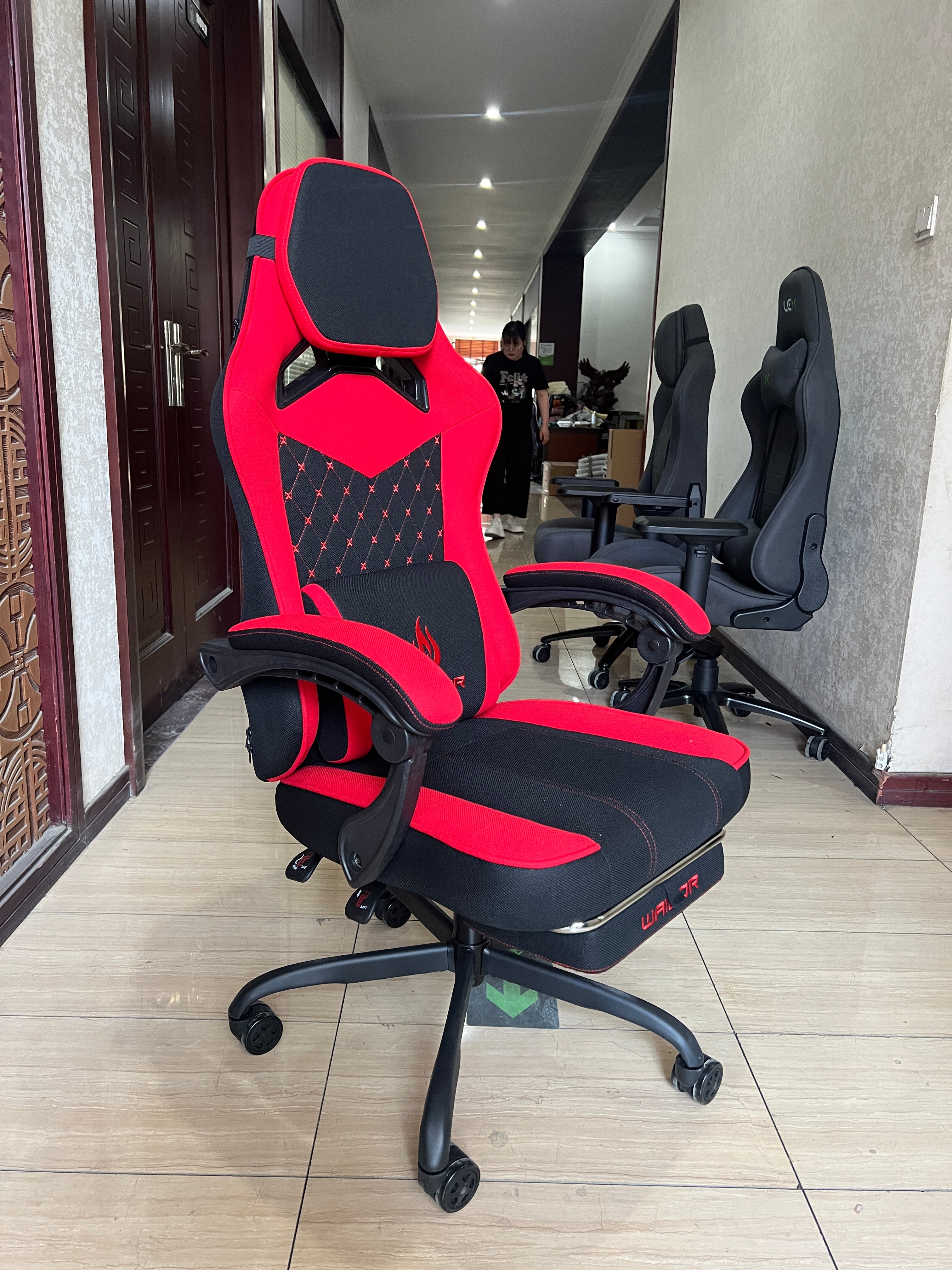 JOHOOFURNITURE  E-Sport Chair Special Design with Footrest HA03